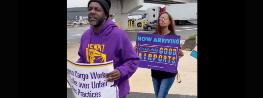 Video of airport workers picketing